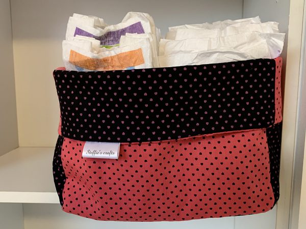 Opbergmandje vierkant roze zwart met hartjes