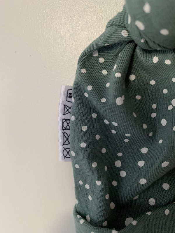 Mutsje met dubbele knoop - oud groen gestippeld - Afbeelding 3
