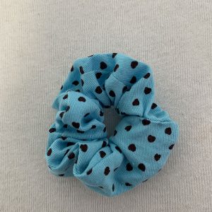 Scrunchy blauw met hart zwart