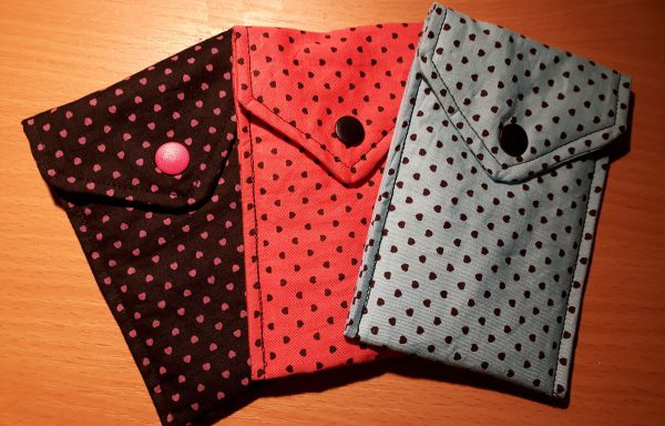 Klein zakje zwart met roze hartjes - Afbeelding 3