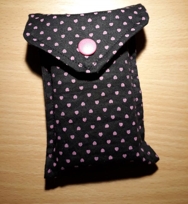 Klein zakje zwart met roze hartjes