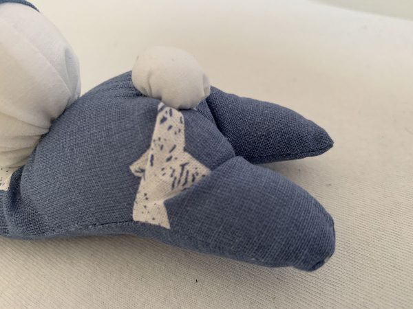 Knuffelkonijn liggend blauw met witte sterren - Afbeelding 2