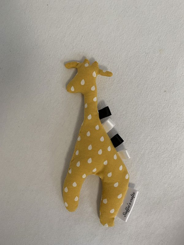 Labelknuffel giraf wit druppel okergeel