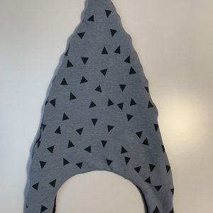 puntmuts-grijs-met-driehoekjes-1
