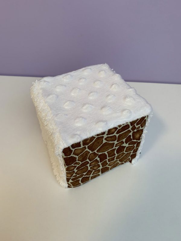 Speelkubus giraffenprint wit - Afbeelding 2