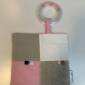 Knisperdoekje vierkantjes licht roze licht grijs wit