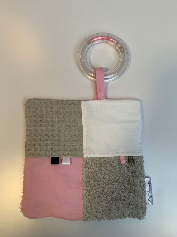Knisperdoekje vierkantjes licht roze licht grijs wit