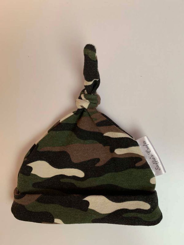 Babymuts met knoop camouflage