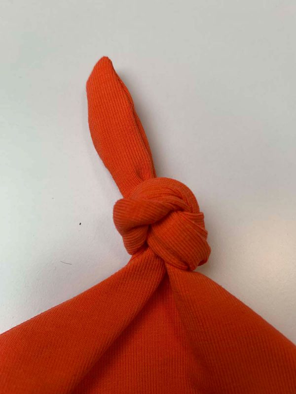 Nicu mutsje met knoop uni oranje - Afbeelding 2