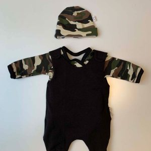 setje-camouflage-lange-broek-muts-zonder-knoop