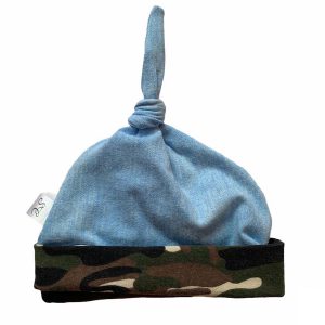 Babymuts met knoop uni jeans camouflage
