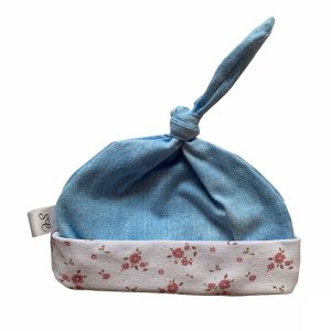 Babymuts met knoop uni jeans bloemetjes