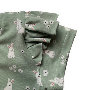 shirtje-korte-mouw-ruffle-groen-konijntjes-1