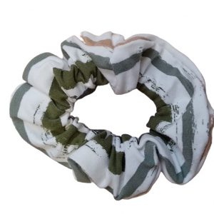 Scrunchy streep aarde