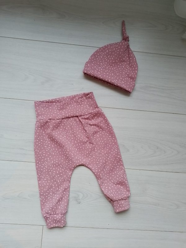 Babymuts met knoop oud roze met witte hagel - Afbeelding 2