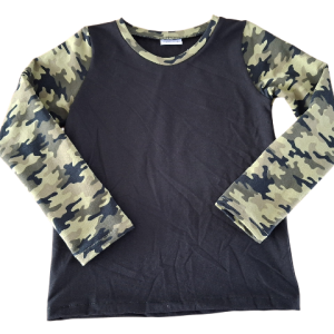 Shirt lange mouw camouflage en zwarte romp